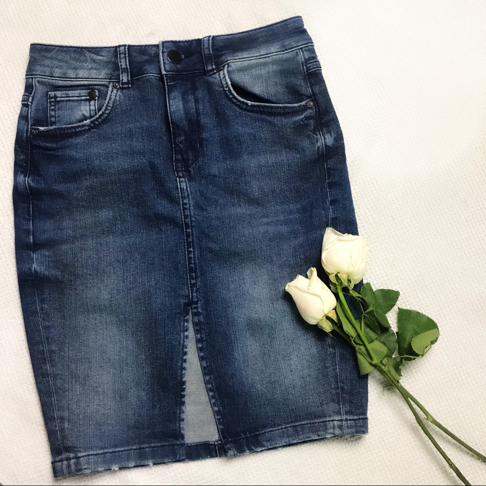 H&M Denim dark wash pencil skirt size 4